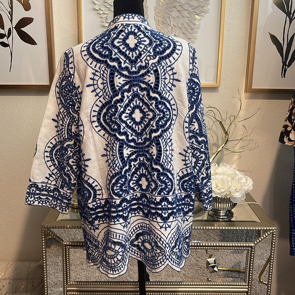 Chico’s Blue and White Embroidered Scalloped-Hem Jacket Size M - Picture 7 of 12